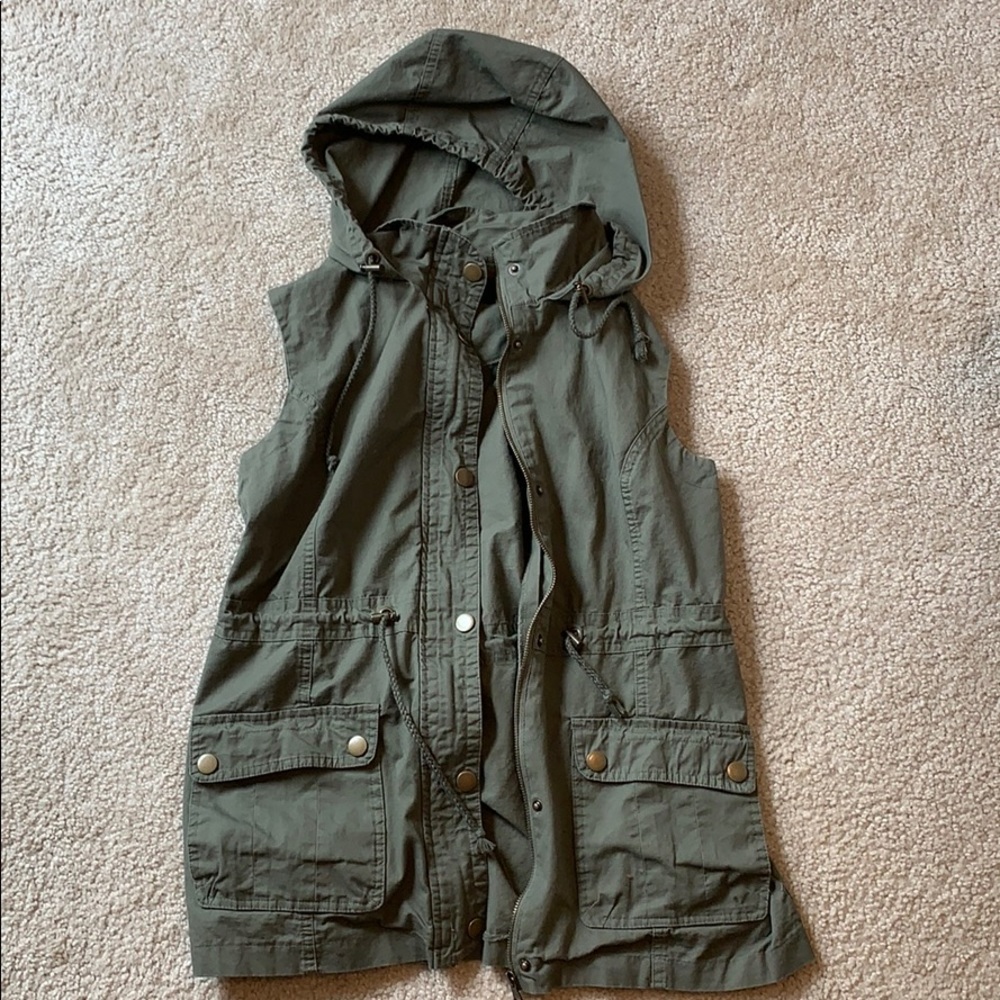 Sleeveless Cargo Vest